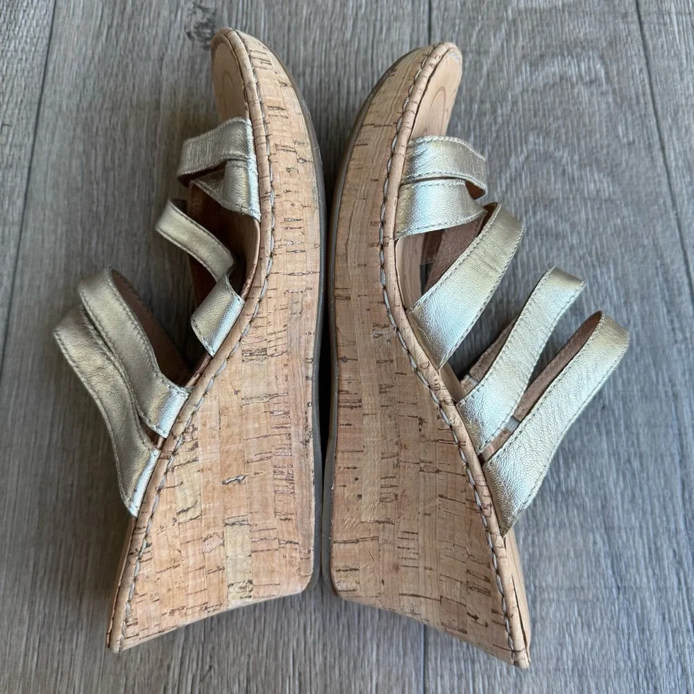 Born Lisi strappy platform wedge sandal heel gold champagne size 10